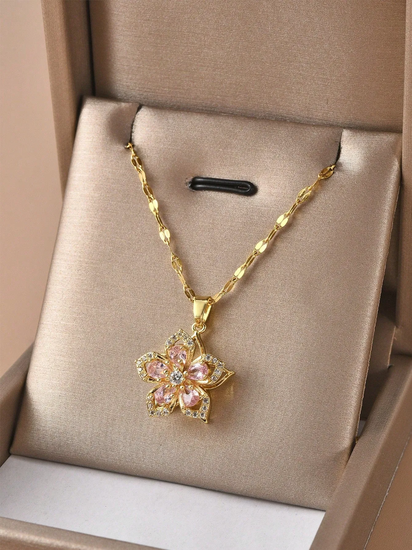 1pc Rotating Five-Petal Flower Design Stainless Steel Women's Necklace for Women