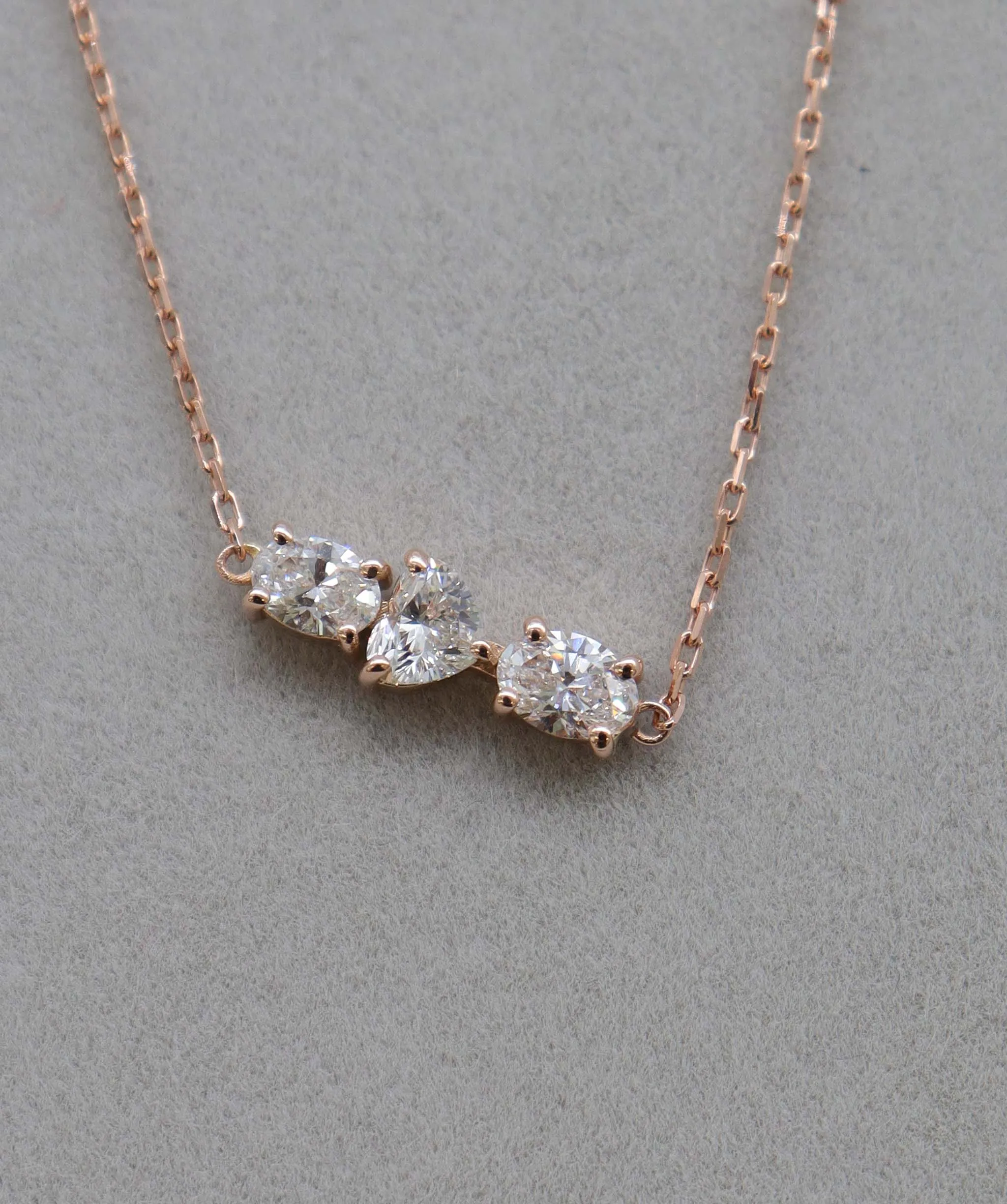 Choker heart cut And Oval cut design Rose

gold DXBS2962