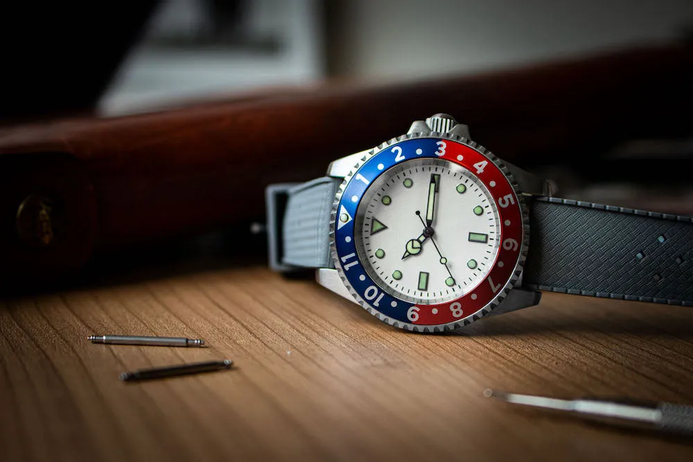 ENO Watch Dive E2/HW PanAm Red & Blue 12 Hour Special Edition