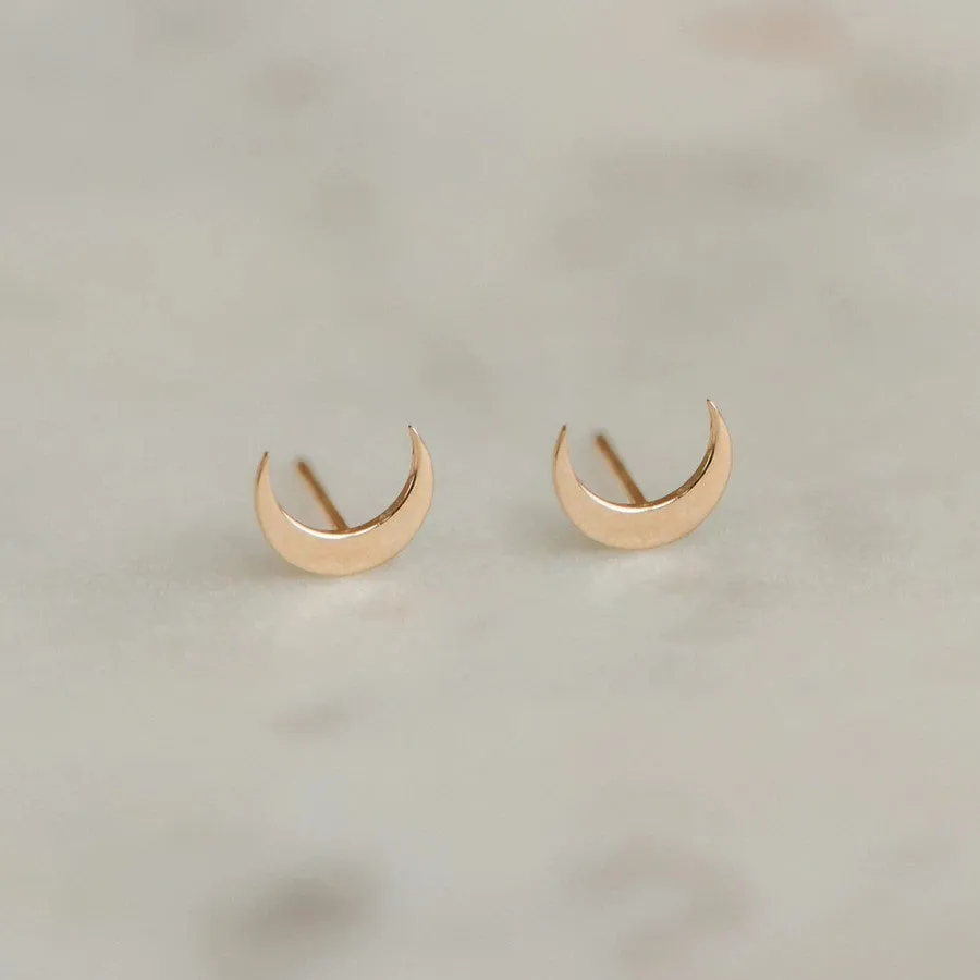 Everyday Larger Crescent Moon Earring (14K Gold)