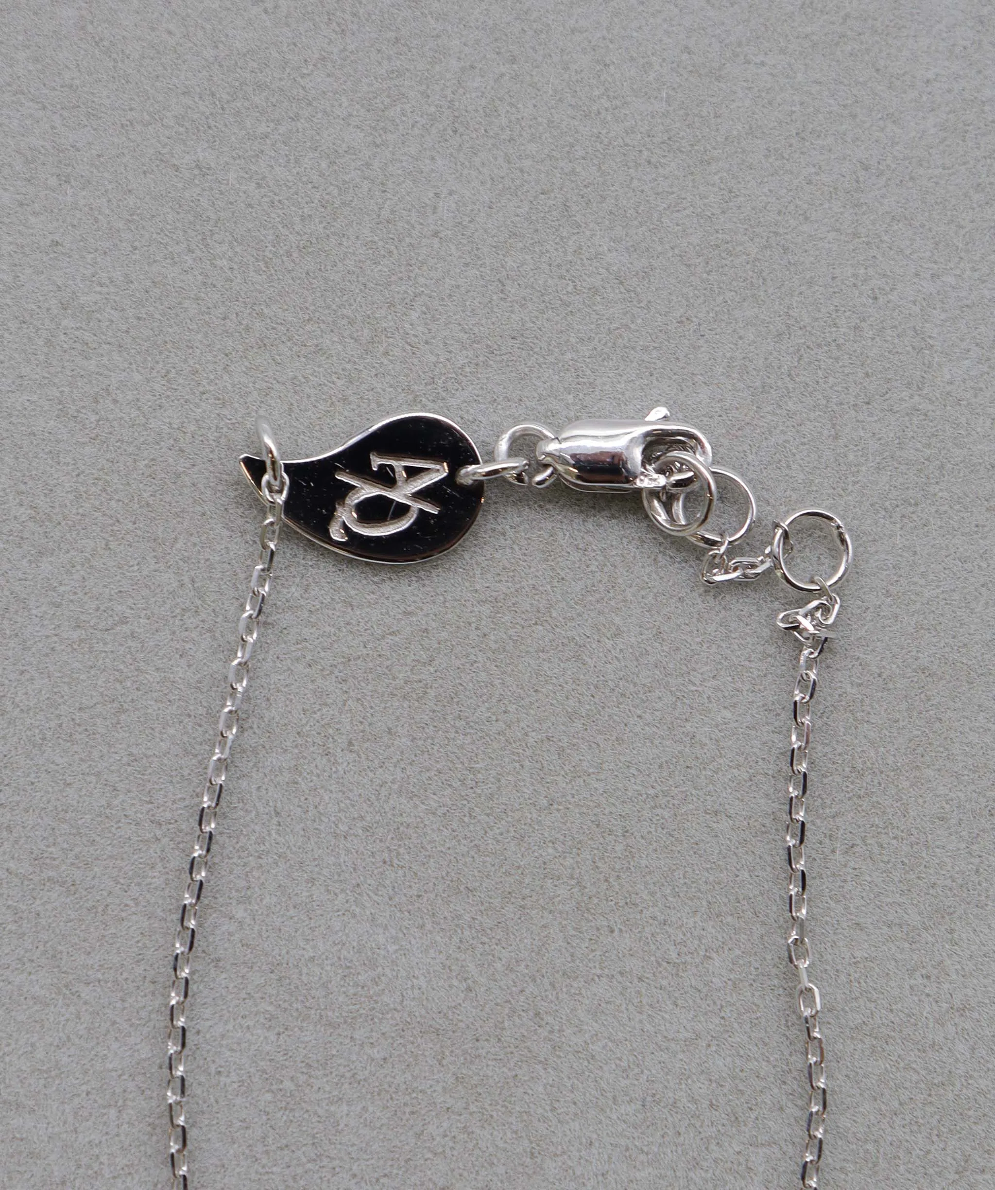 Sabrina’s Queen of Hearts Hand Chain Heart Cut Design White Gold DXBS2681