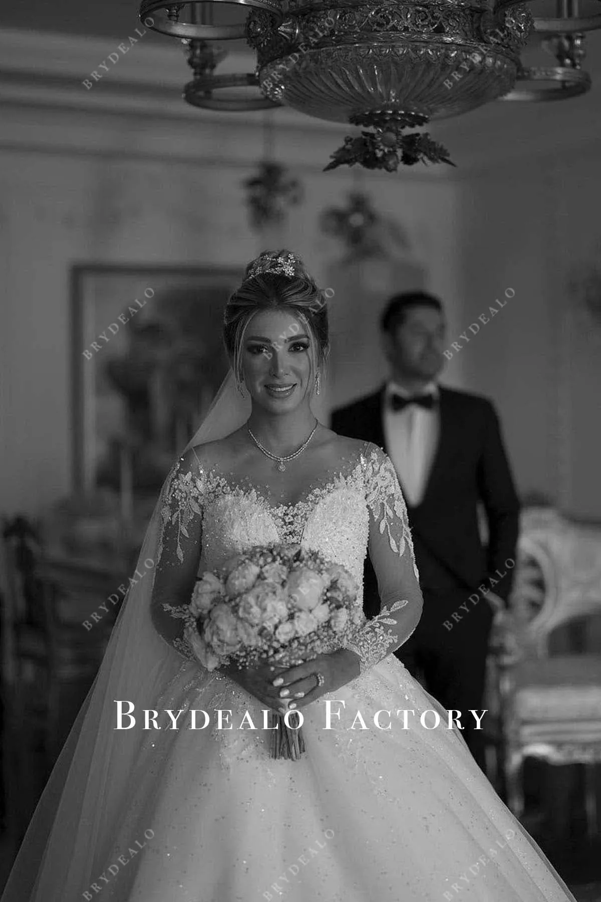 White Beaded Lace Appliques Long Train Wedding Dress